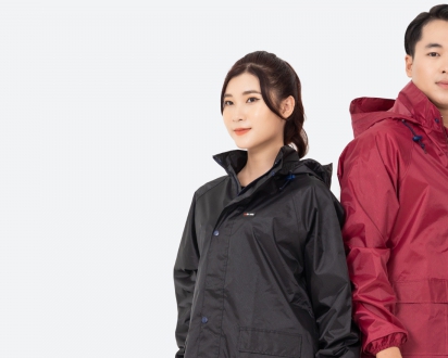 Thuy Son Raincoat has two functions, which can be used to avoid both rain and cold.